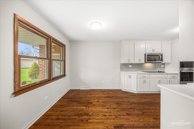 1321 Iroquois Lane, Darien, IL 60561