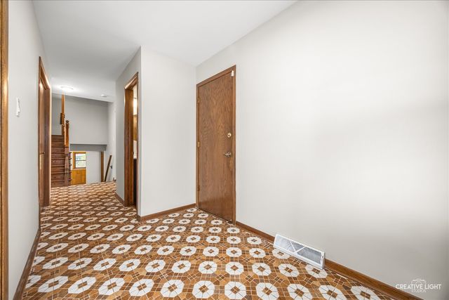 1321 Iroquois Lane, Darien, IL 60561