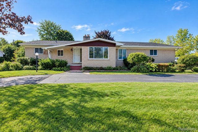 60 E Square Lake Road, Bloomfield Charter Township, MI 48304