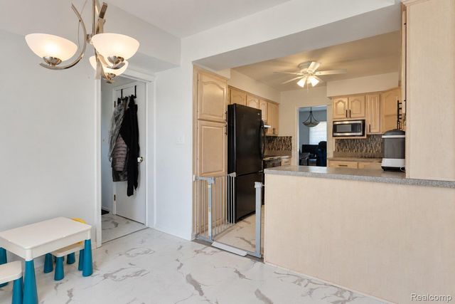 60 E Square Lake Road, Bloomfield Charter Township, MI 48304