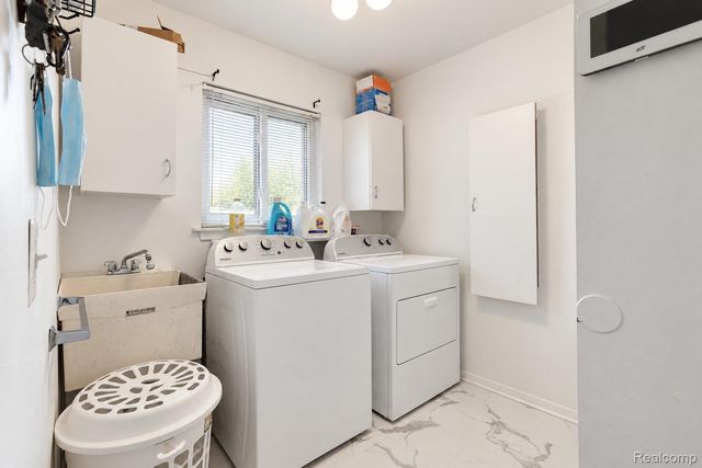 60 E Square Lake Road, Bloomfield Charter Township, MI 48304