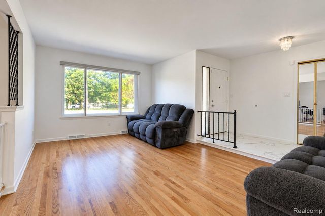 60 E Square Lake Road, Bloomfield Charter Township, MI 48304