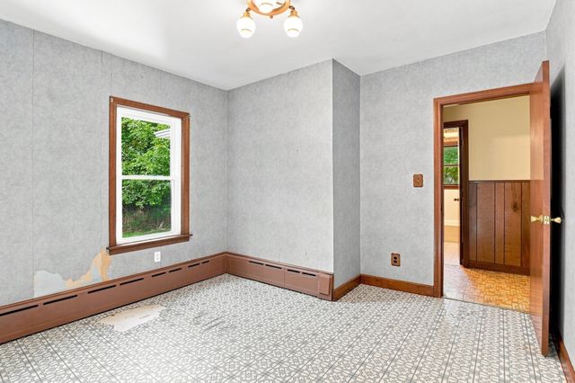 28 Eastern Avenue, Webster, MA 01570