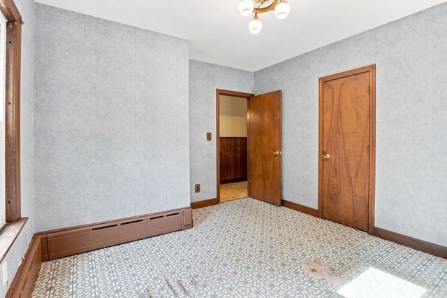 28 Eastern Avenue, Webster, MA 01570
