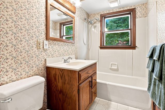28 Eastern Avenue, Webster, MA 01570