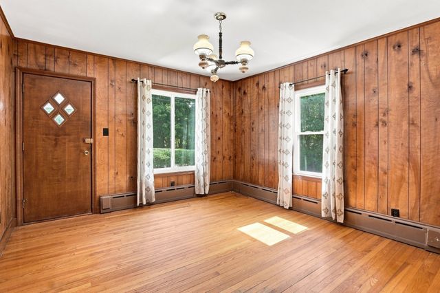 28 Eastern Avenue, Webster, MA 01570