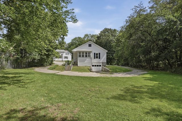 28 Eastern Avenue, Webster, MA 01570