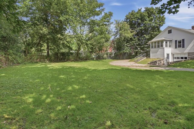 28 Eastern Avenue, Webster, MA 01570