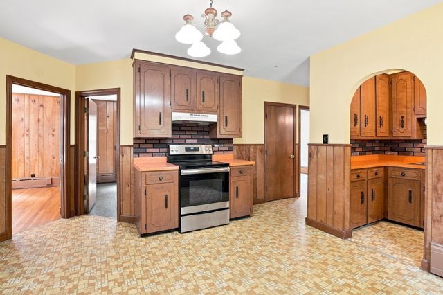 28 Eastern Avenue, Webster, MA 01570