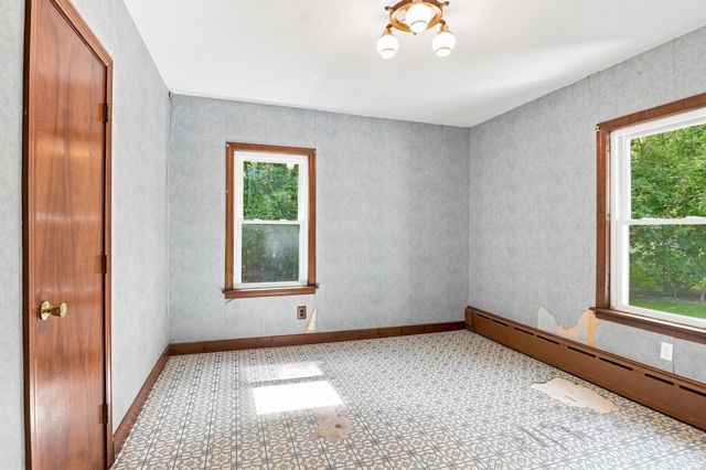 28 Eastern Avenue, Webster, MA 01570