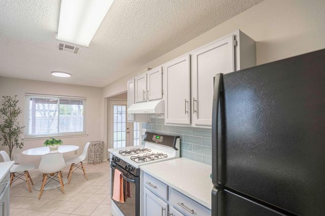 1910 Andover DR, Round Rock, TX 78664