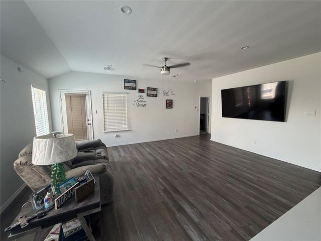 813 Brazos Trail, Dayton, TX 77535