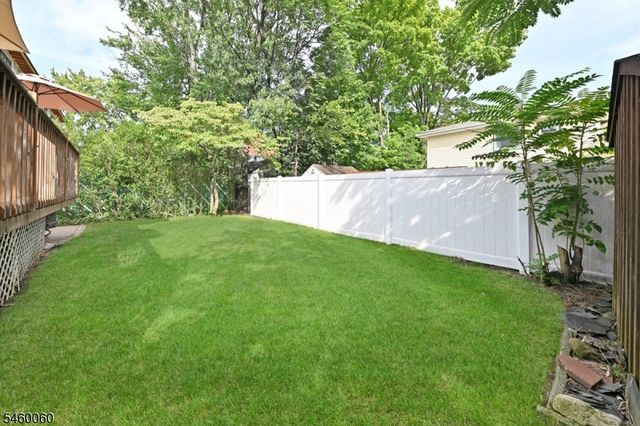 700 Evans St, Paramus Boro, NJ 07652