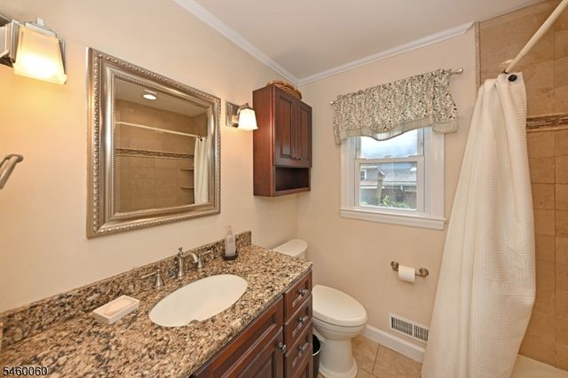 700 Evans St, Paramus Boro, NJ 07652