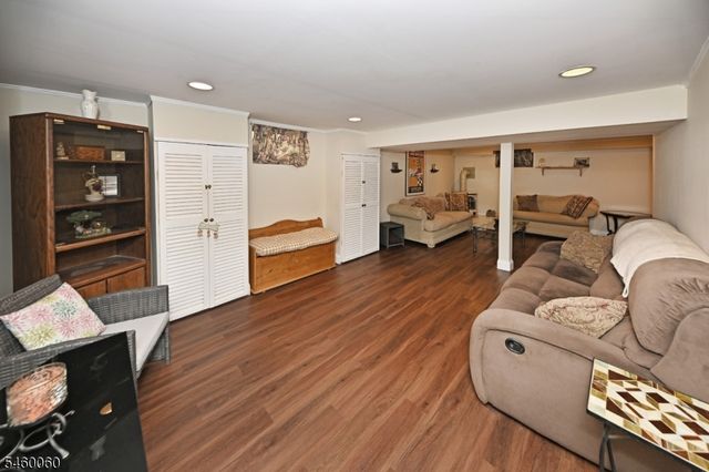700 Evans St, Paramus Boro, NJ 07652