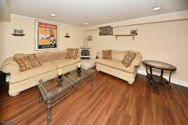 700 Evans St, Paramus Boro, NJ 07652