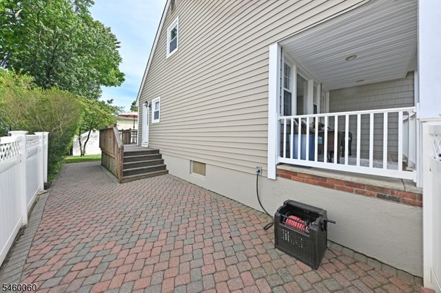 700 Evans St, Paramus Boro, NJ 07652