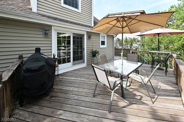 700 Evans St, Paramus Boro, NJ 07652