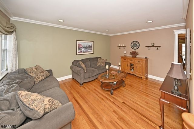 700 Evans St, Paramus Boro, NJ 07652