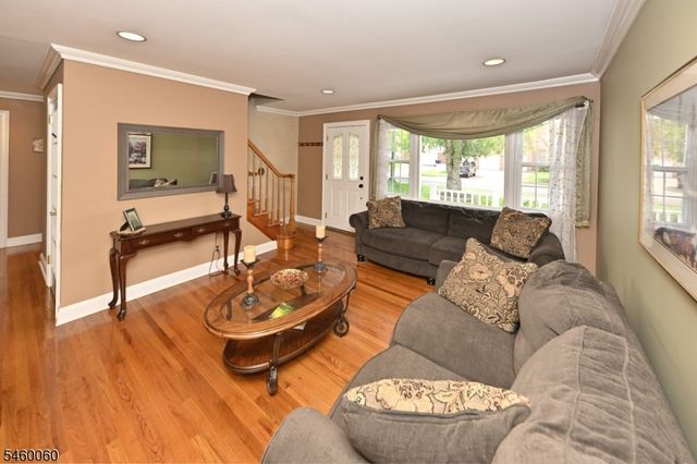 700 Evans St, Paramus Boro, NJ 07652