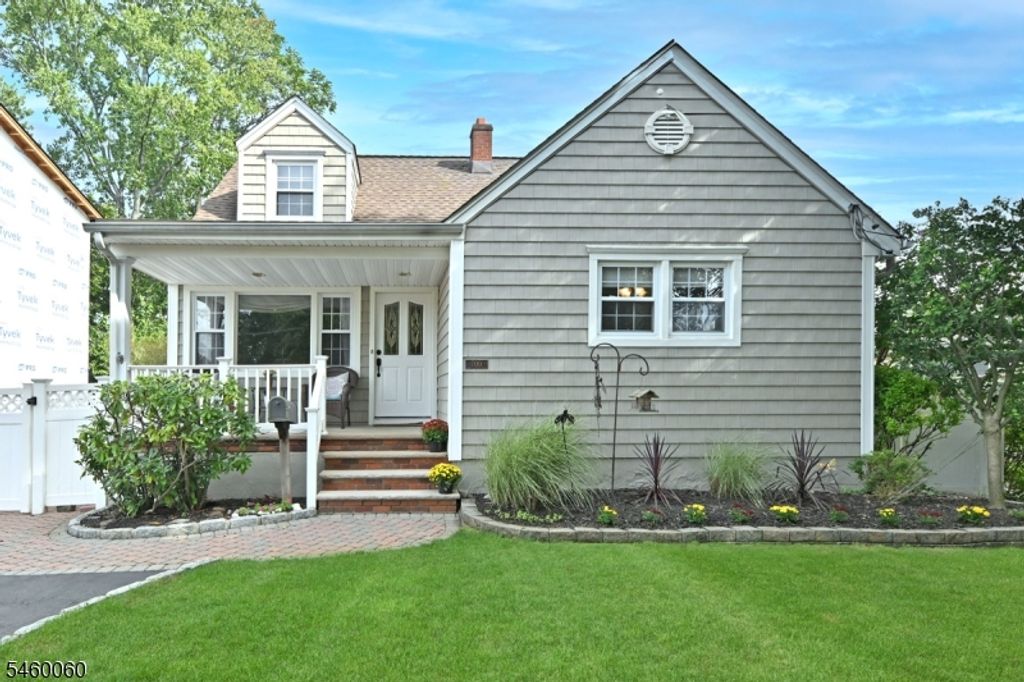 700 Evans St, Paramus Boro, NJ 07652