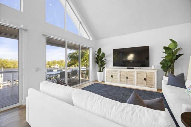207 Elsa Road, Jupiter, FL 33477
