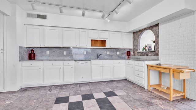 1512 La Tuna Place SE, Albuquerque, NM 87123