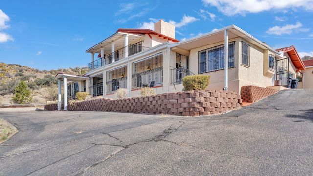 1512 La Tuna Place SE, Albuquerque, NM 87123