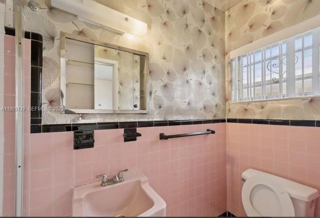 940 NW 67th St, Miami, FL 33150