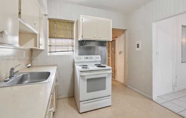 940 NW 67th St, Miami, FL 33150