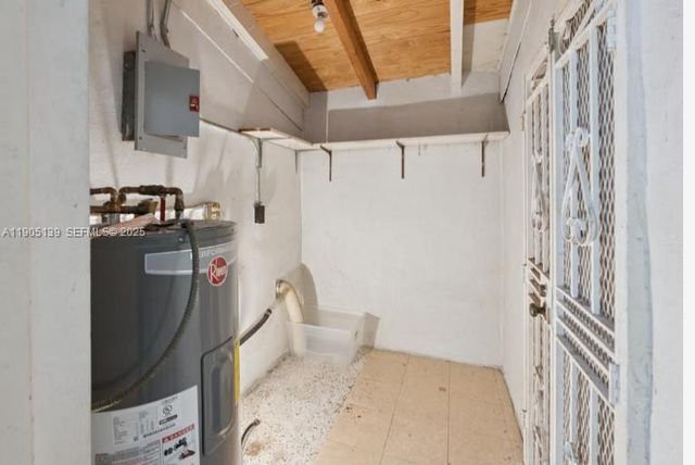 940 NW 67th St, Miami, FL 33150