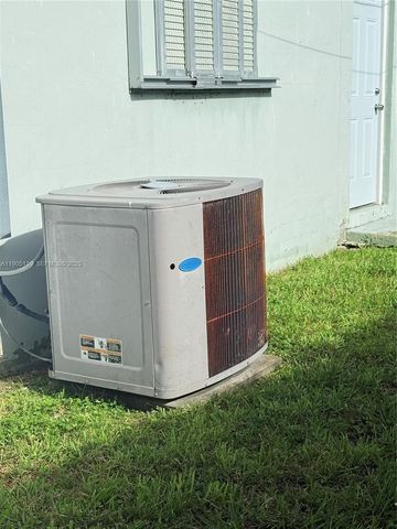 940 NW 67th St, Miami, FL 33150