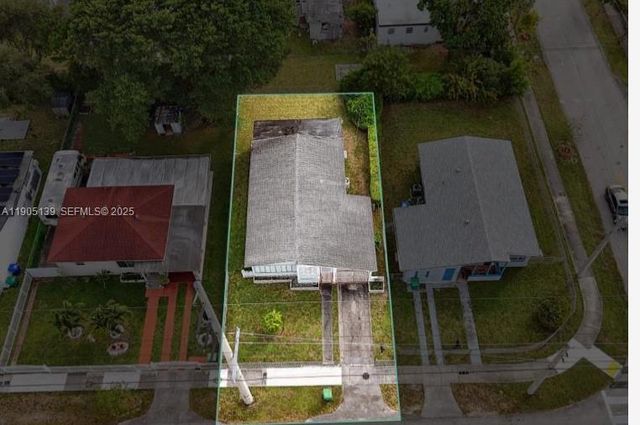 940 NW 67th St, Miami, FL 33150