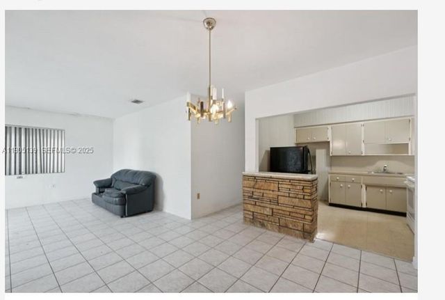 940 NW 67th St, Miami, FL 33150