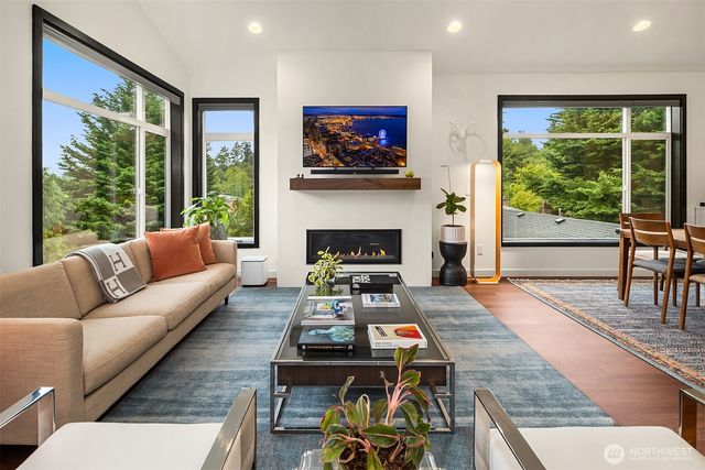 311 34th Avenue E, Seattle, WA 98112