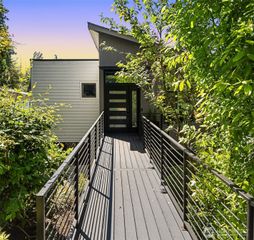 311 34th Avenue E, Seattle, WA 98112