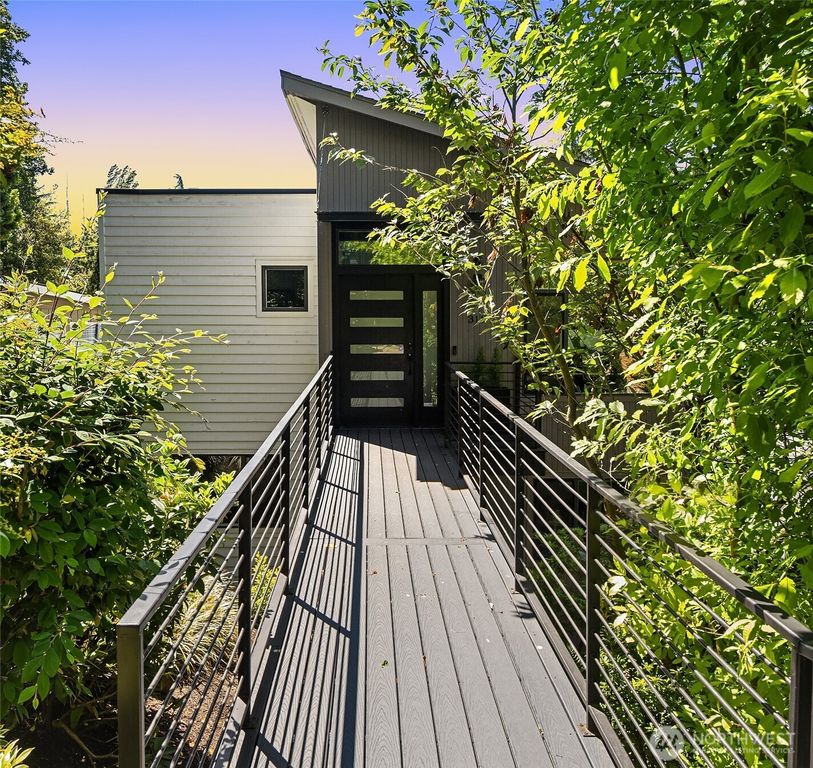 311 34th Avenue E, Seattle, WA 98112