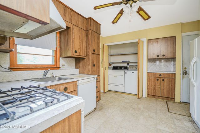 69 Whalepond Road, Oakhurst, NJ 07755