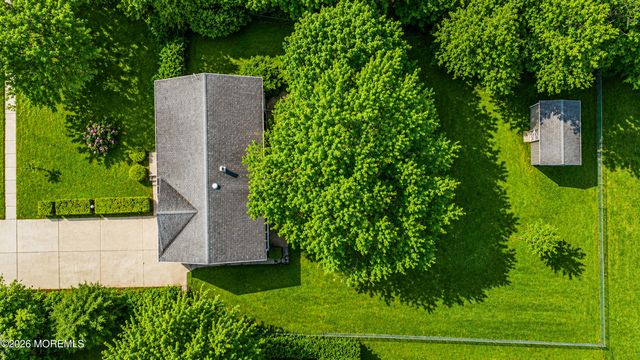 69 Whalepond Road, Oakhurst, NJ 07755