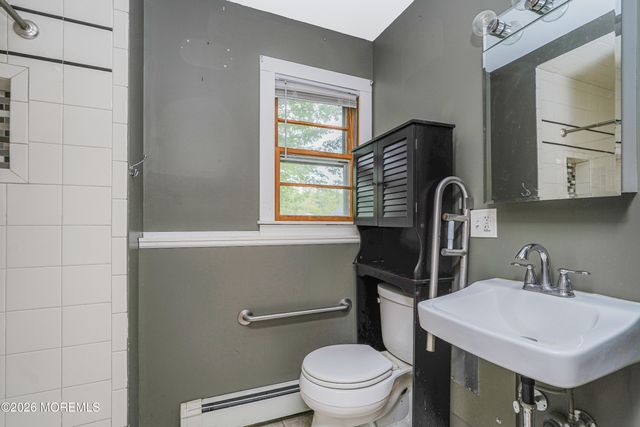69 Whalepond Road, Oakhurst, NJ 07755