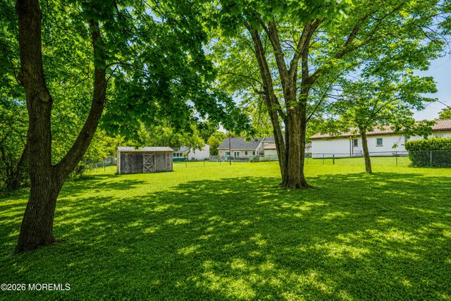 69 Whalepond Road, Oakhurst, NJ 07755