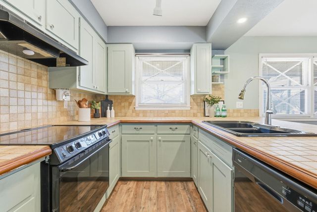 811 N Peterson, Wichita, KS 67212