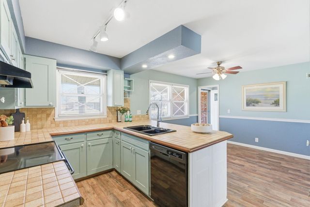 811 N Peterson, Wichita, KS 67212