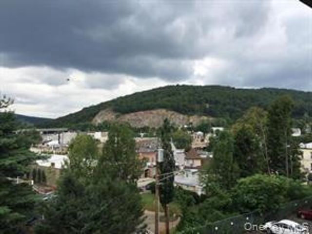 35 Park Avenue 5S, Suffern, NY 10901
