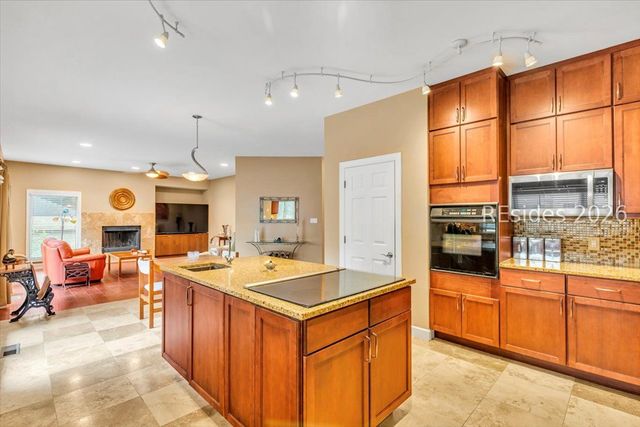 21 Vista Point Dr, Savannah, GA 31406