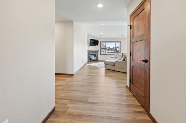 214 Woolgrass Way, Avon, MN 56310