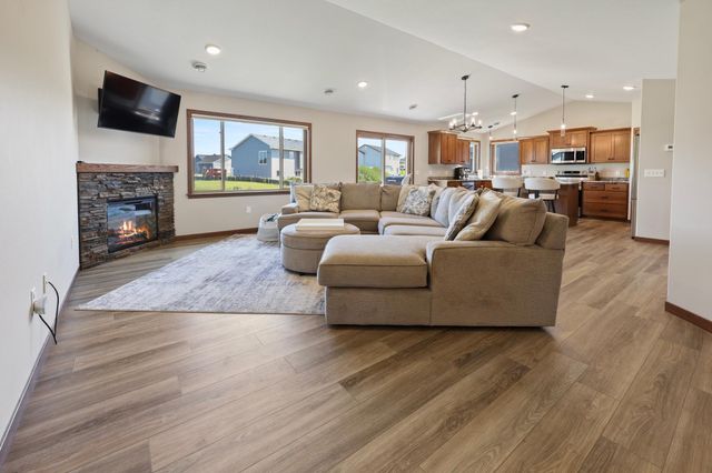 214 Woolgrass Way, Avon, MN 56310