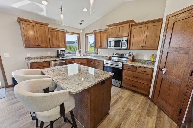 214 Woolgrass Way, Avon, MN 56310