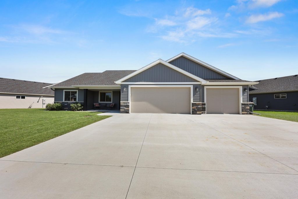 214 Woolgrass Way, Avon, MN 56310