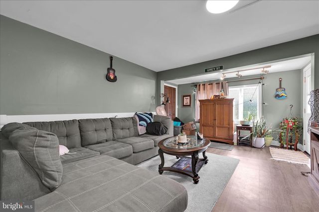 195 JOHNS ESTATE RD, Coal Township, PA 17866